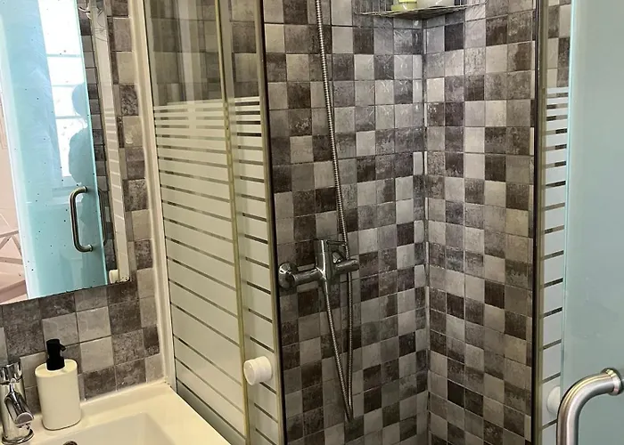 شقة No Bairro Da Graca Em *